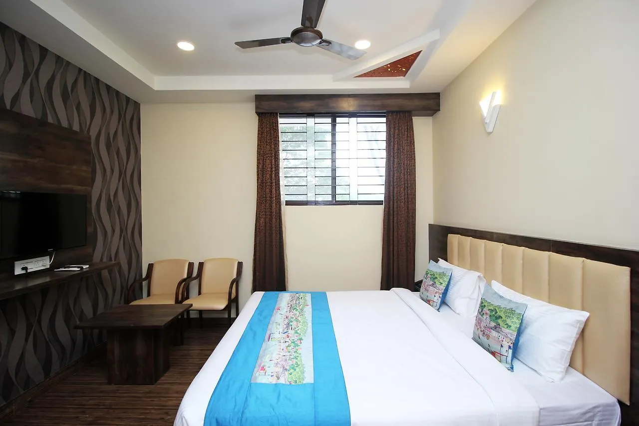 *** Hotel Oyo 7765 A2B Residency Mysore Railway Station India
